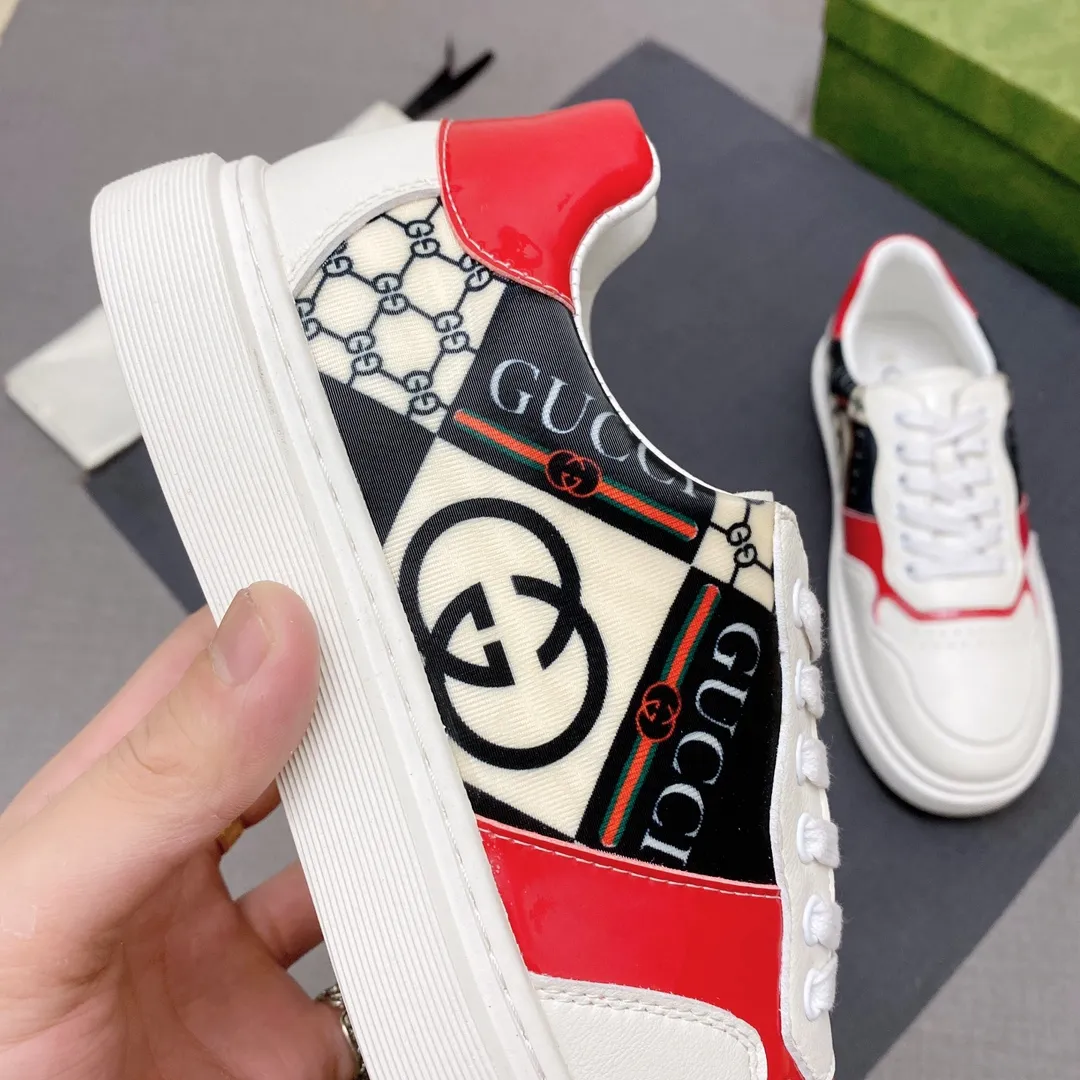 p380 【GUCCI】Gucci men’s casual shoes are absolutely popular 🔥The ultimate matching item for handsome men! The charm of super texture is irresistible, the main recommendation, the flower leather color is bright! The upper is made of high-quality fabrics, the leather lining is used for the feet, and the wear-resistant rubber sole is noble and elegant! Extremely comfortable🎁🎁You can be as handsome as you want💪 Size 38-44! No. 061